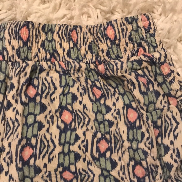 Hollister tribal shorts - Picture 3 of 5